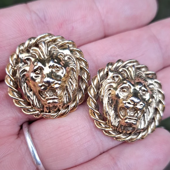 1980s Lion Face Post Back Earrings - Picture 4 of 4